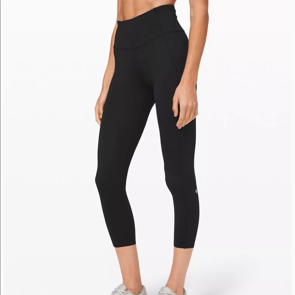 BNWT Lululemom time to sweat crop size 8 black